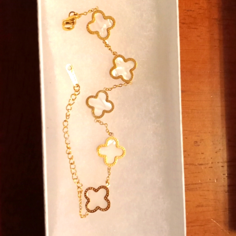 Clover bracelet